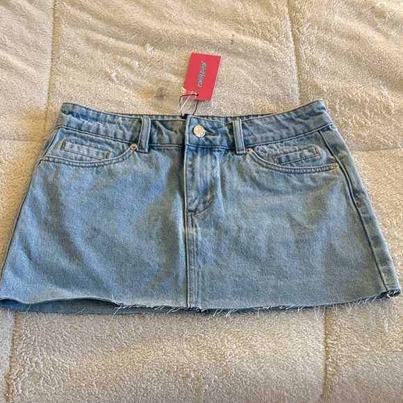 Edikted Dresses & Skirts - NWT Light Wash Edikted Raw Hem Jean Skirt